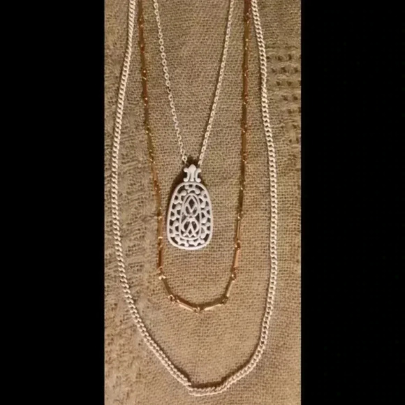 White and gold vintage necklace - Picture 5 of 8